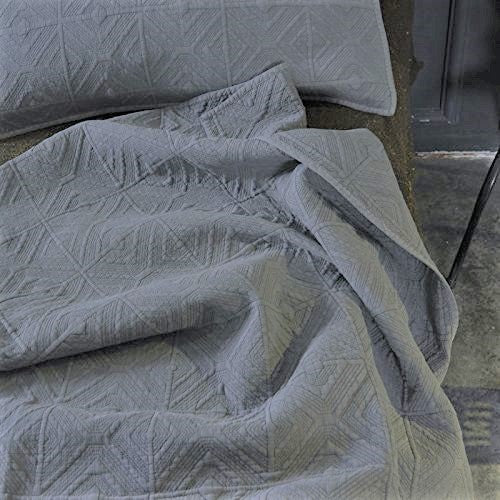 Kasentex Cozy Stonewashed Quilt Set, Navy Blue and White
