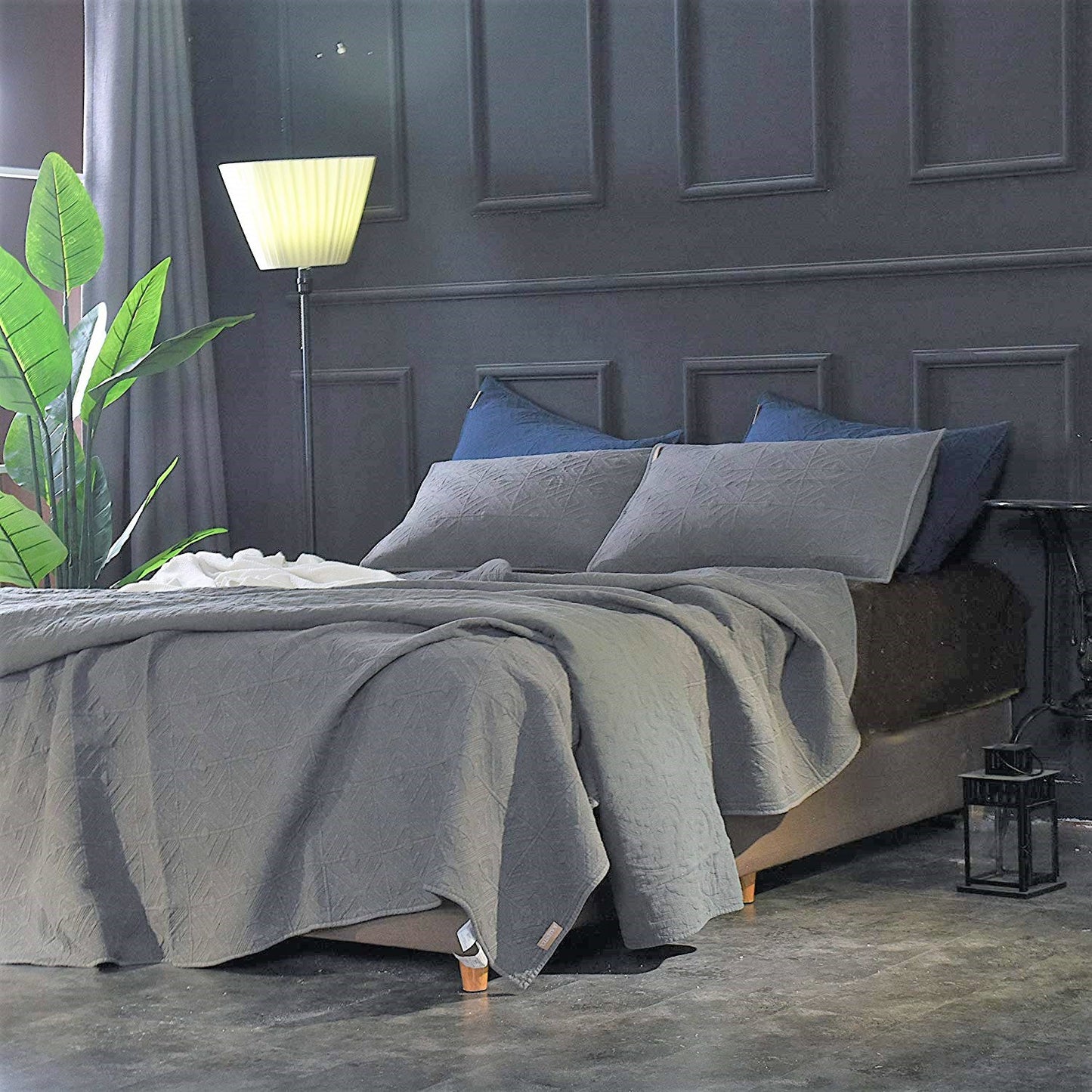 Kasentex Cozy Stonewashed Quilt Set, Navy Blue and White