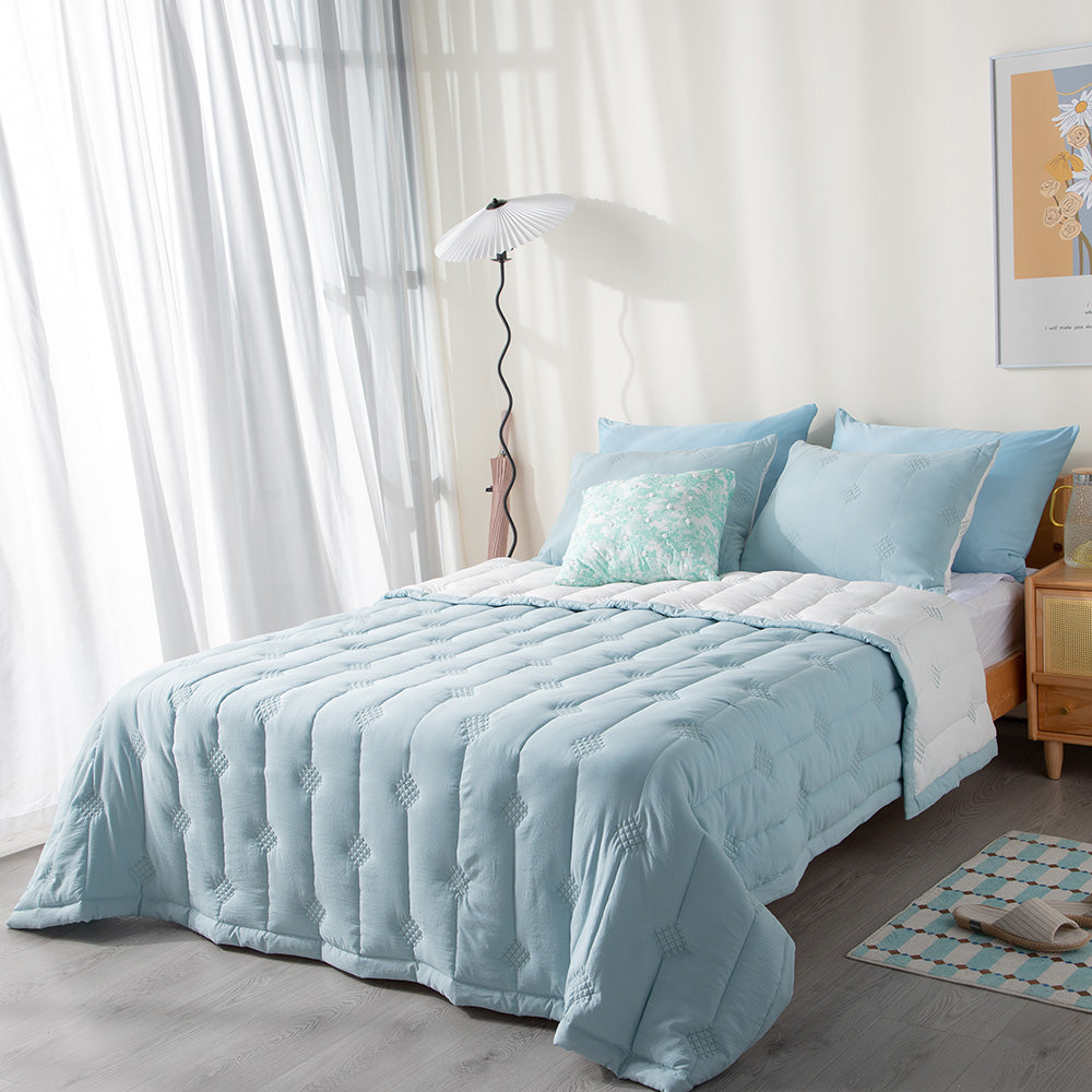 Kasentex Ultra Soft Lightweight All Season Quilt Bedspread Set, Room Decor, Graduation Gifts