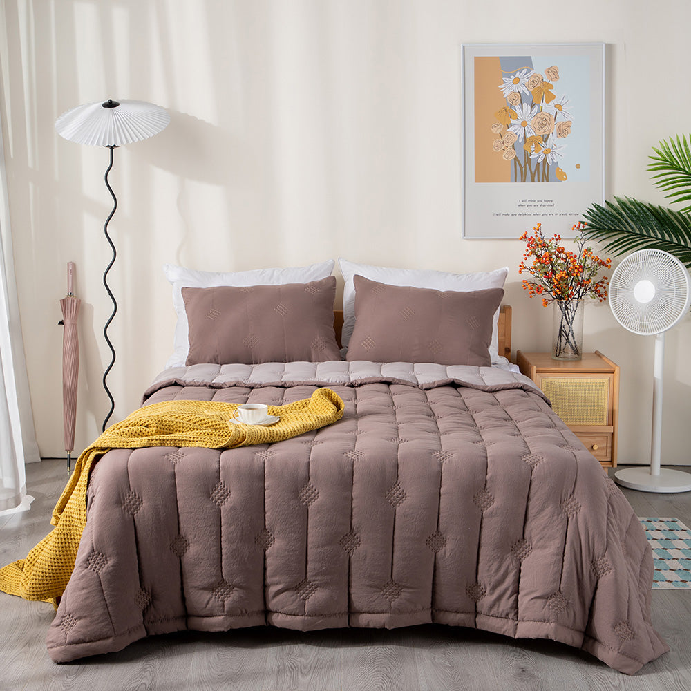 Kasentex Ultra Soft Lightweight All Season Quilt Bedspread Set, Room Decor, Graduation Gifts