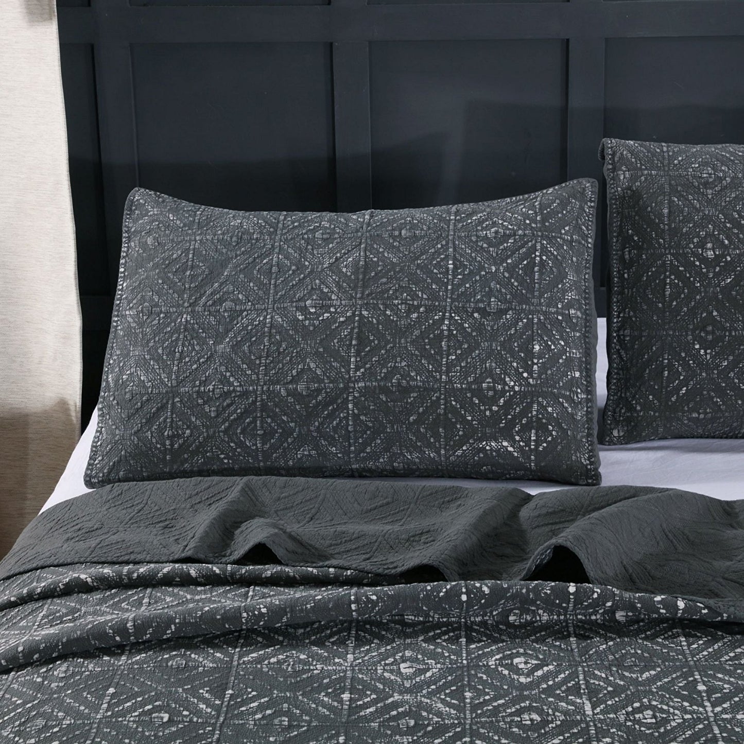 Kasentex Cozy Stonewashed Quilt Set, Navy Blue and White