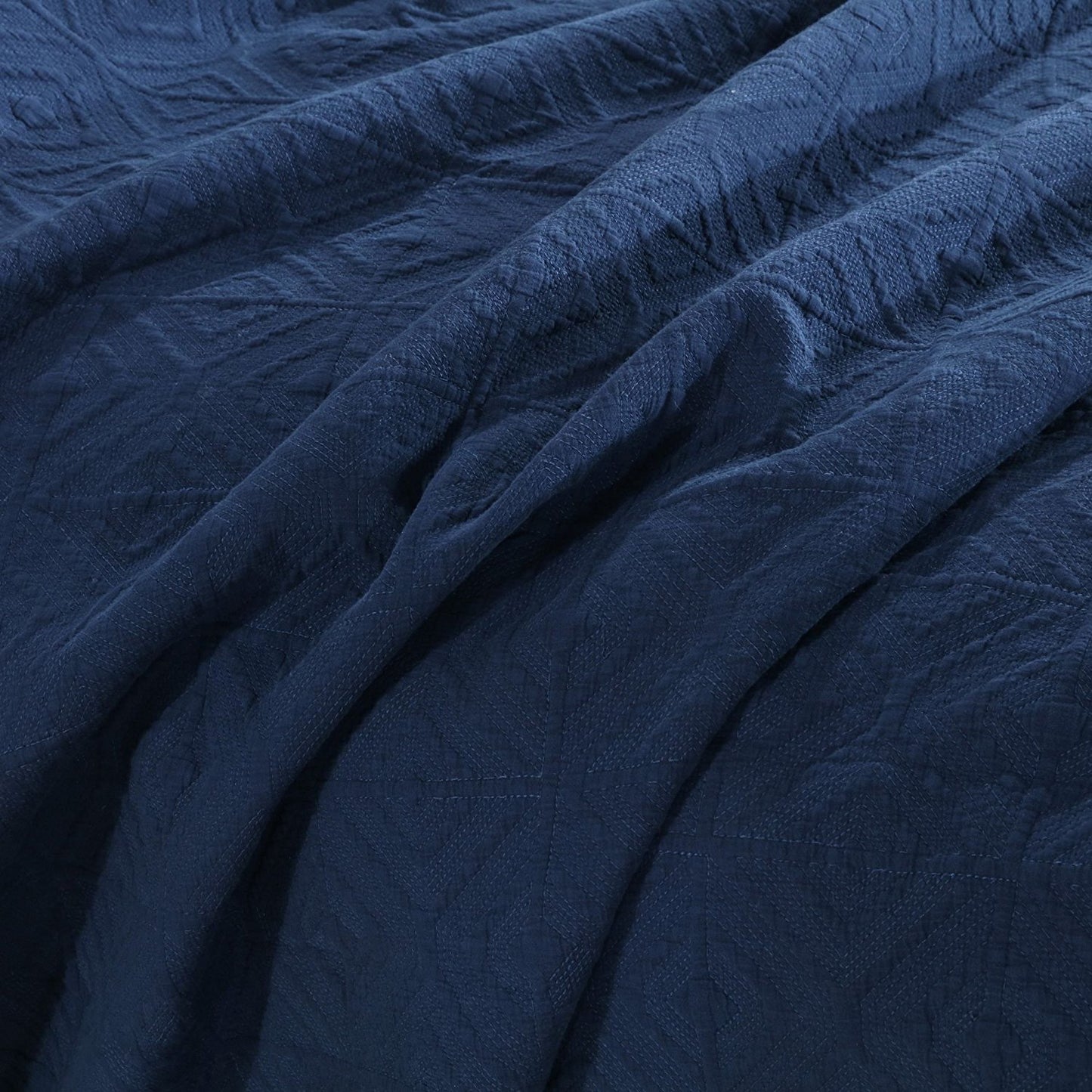 Kasentex Cozy Stonewashed Quilt Set, Navy Blue and White