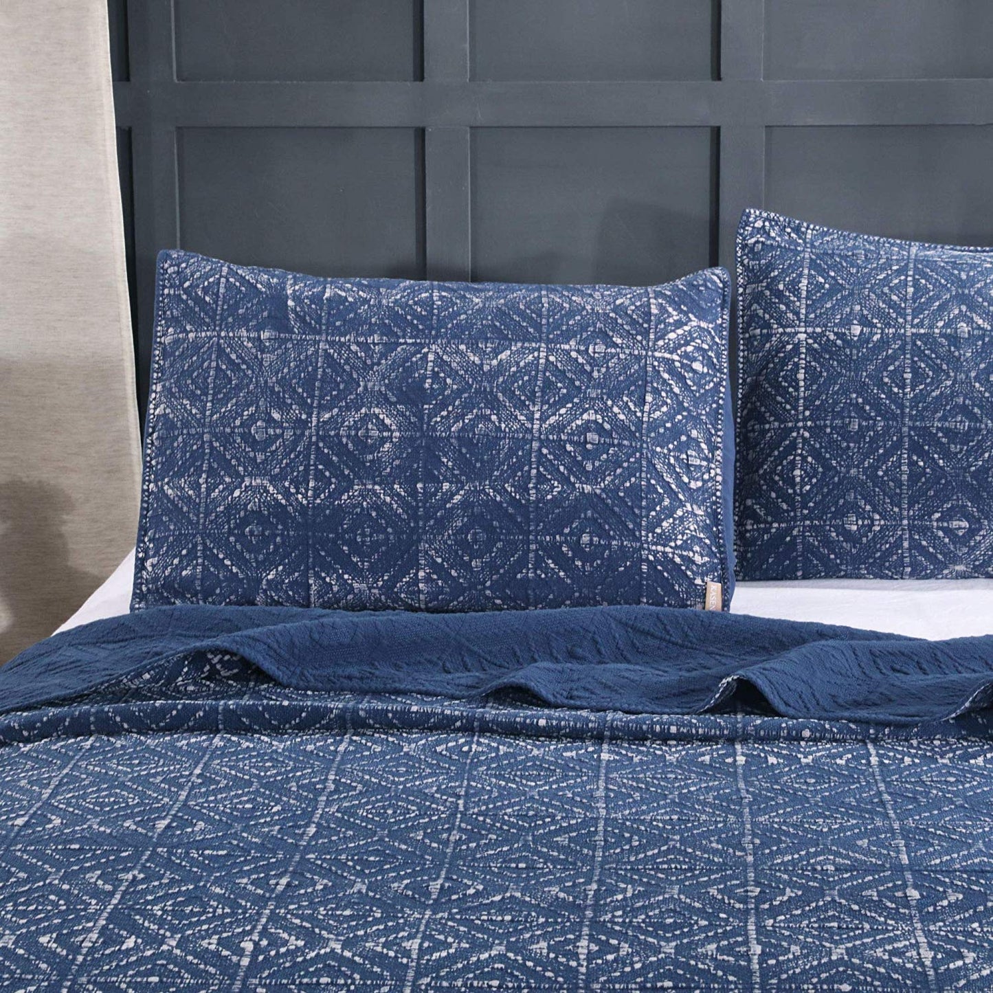 Kasentex Cozy Stonewashed Quilt Set, Navy Blue and White