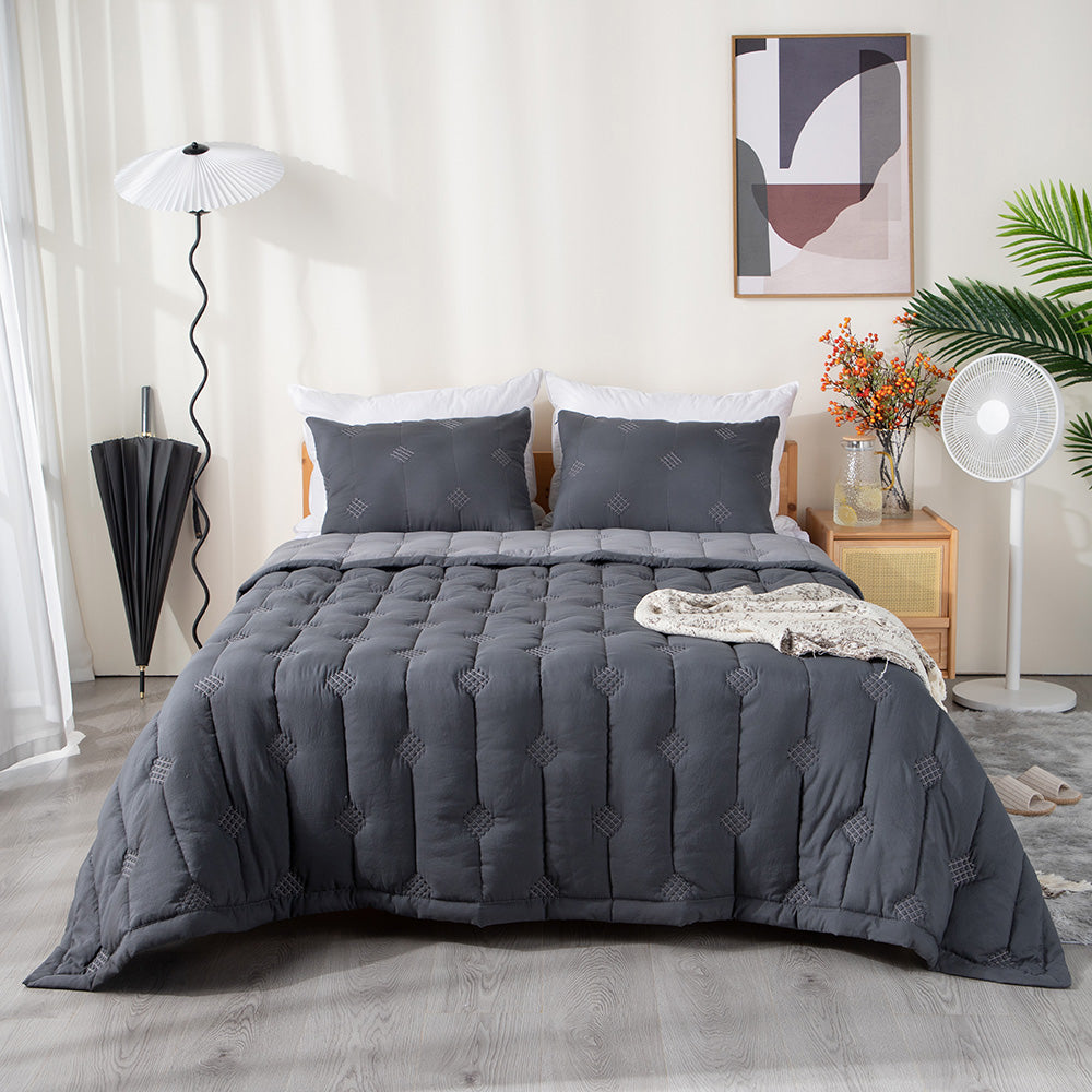 Kasentex Ultra Soft Lightweight All Season Quilt Bedspread Set, Room Decor, Graduation Gifts
