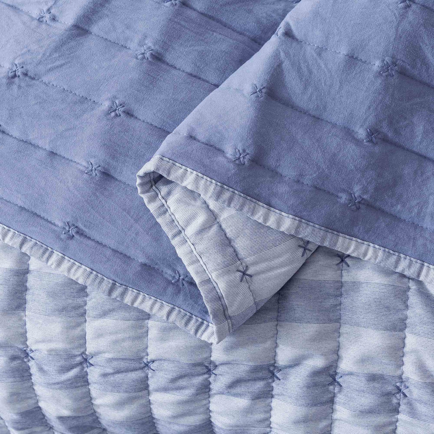 Kasentex Luxury Soft Prewashed Technique Quilt Set with Box and Stripe Design, Reversible with Shams - Kasentex