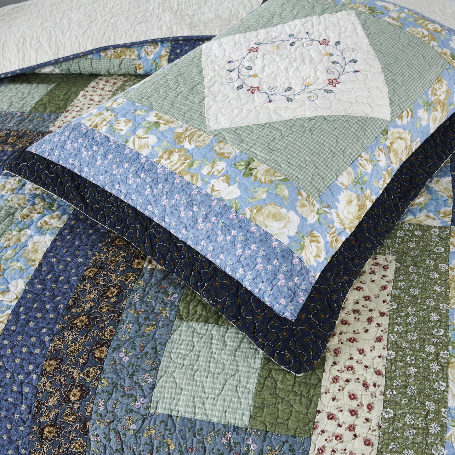 Kasentex Ultra Soft Floral Cotton Quilt with Decorative Patchwork, Boho Multicolor, Twin, Queen, King, Room Decor, Graduation Gifts