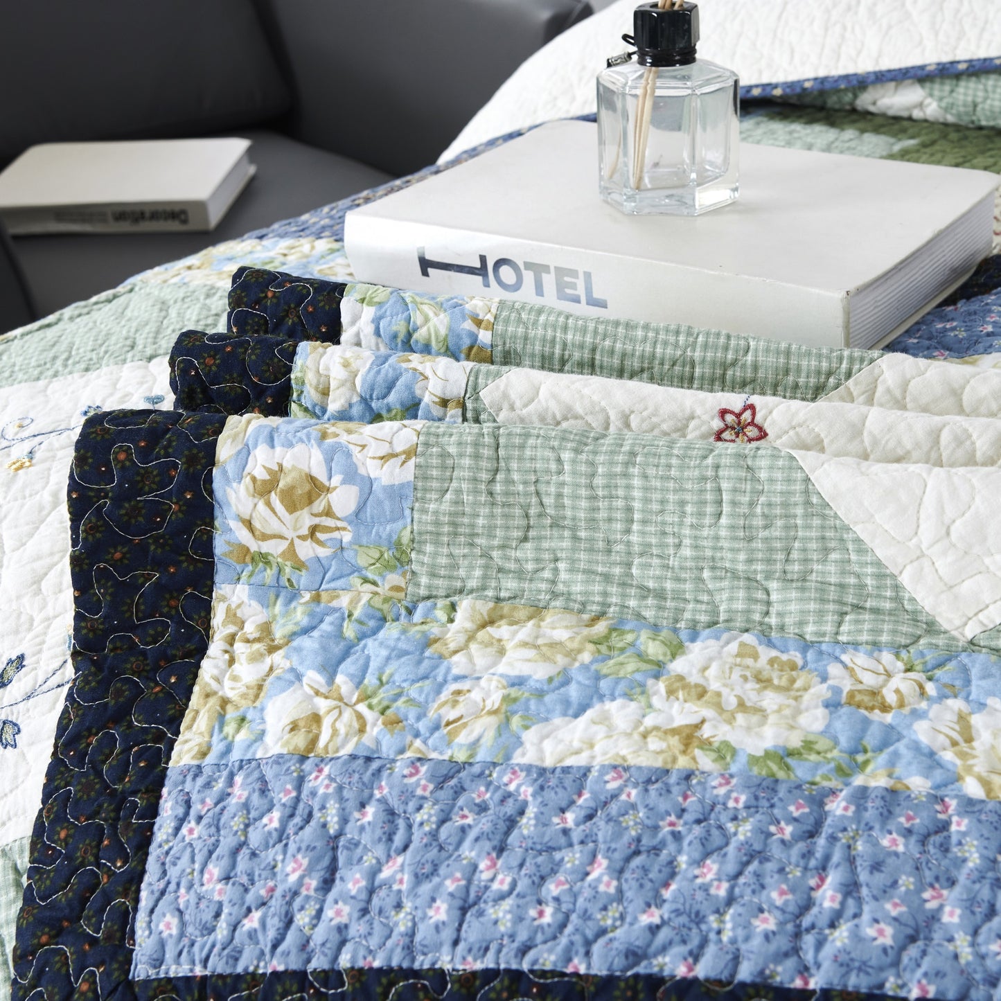 Kasentex Ultra Soft Floral Cotton Quilt with Decorative Patchwork, Boho Multicolor, Twin, Queen, King, Room Decor, Graduation Gifts