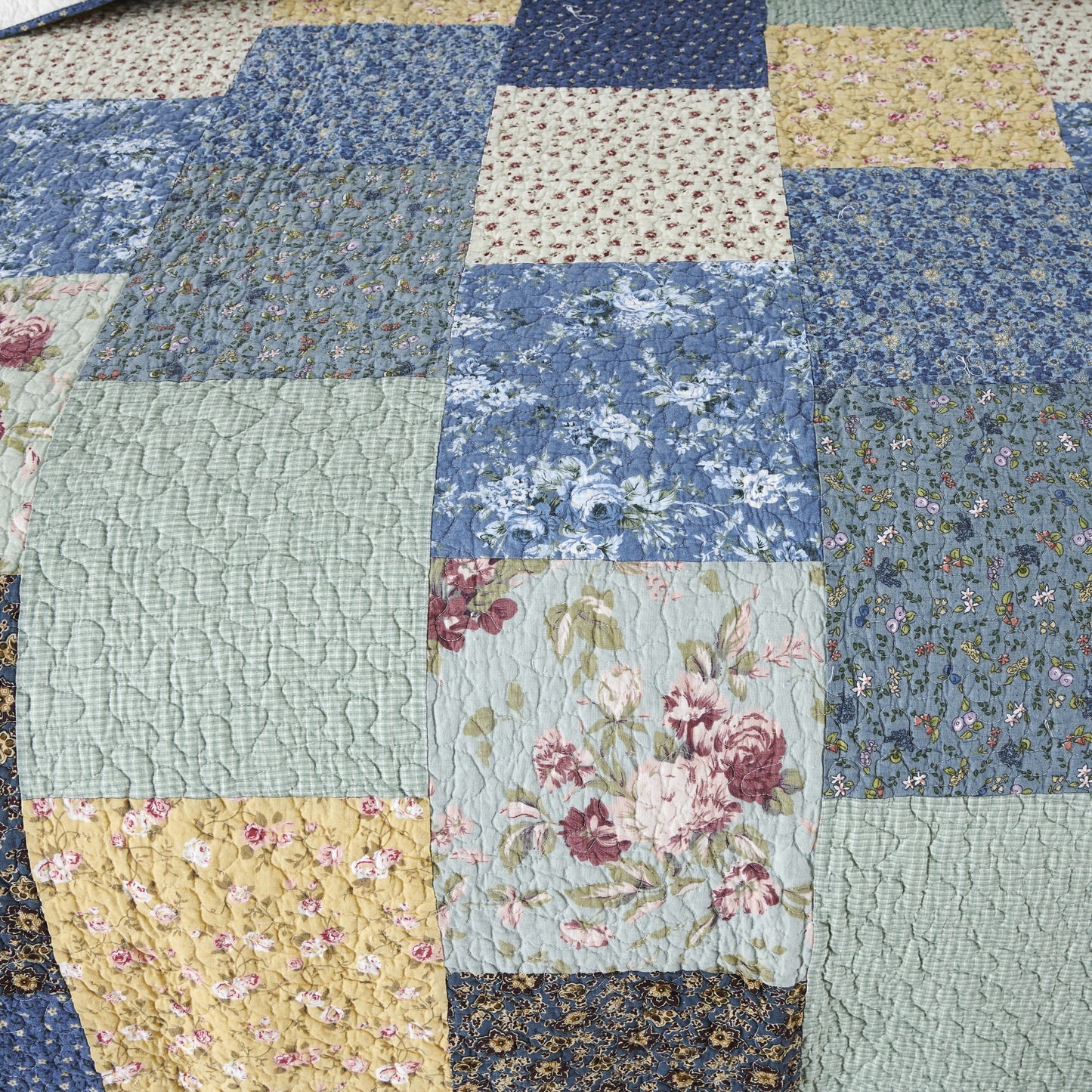 Kasentex Ultra Soft Floral Cotton Quilt with Decorative Patchwork, Boho Multicolor, Twin, Queen, King, Room Decor, Graduation Gifts