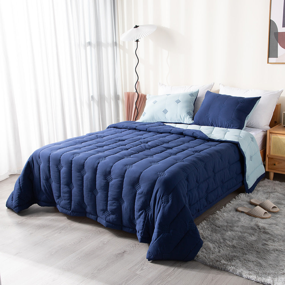 Kasentex Ultra Soft Lightweight All Season Quilt Bedspread Set, Room Decor, Graduation Gifts