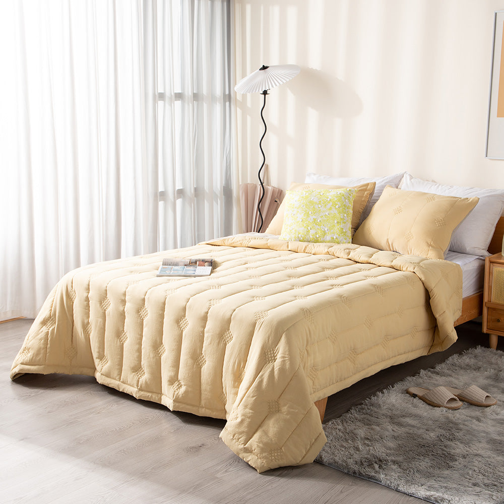 Kasentex Ultra Soft Lightweight All Season Quilt Bedspread Set, Room Decor, Graduation Gifts