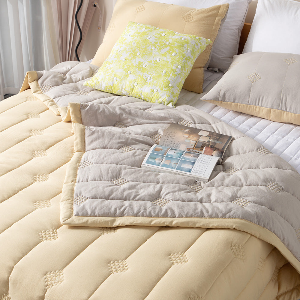 Kasentex Ultra Soft Lightweight All Season Quilt Bedspread Set, Room Decor, Graduation Gifts