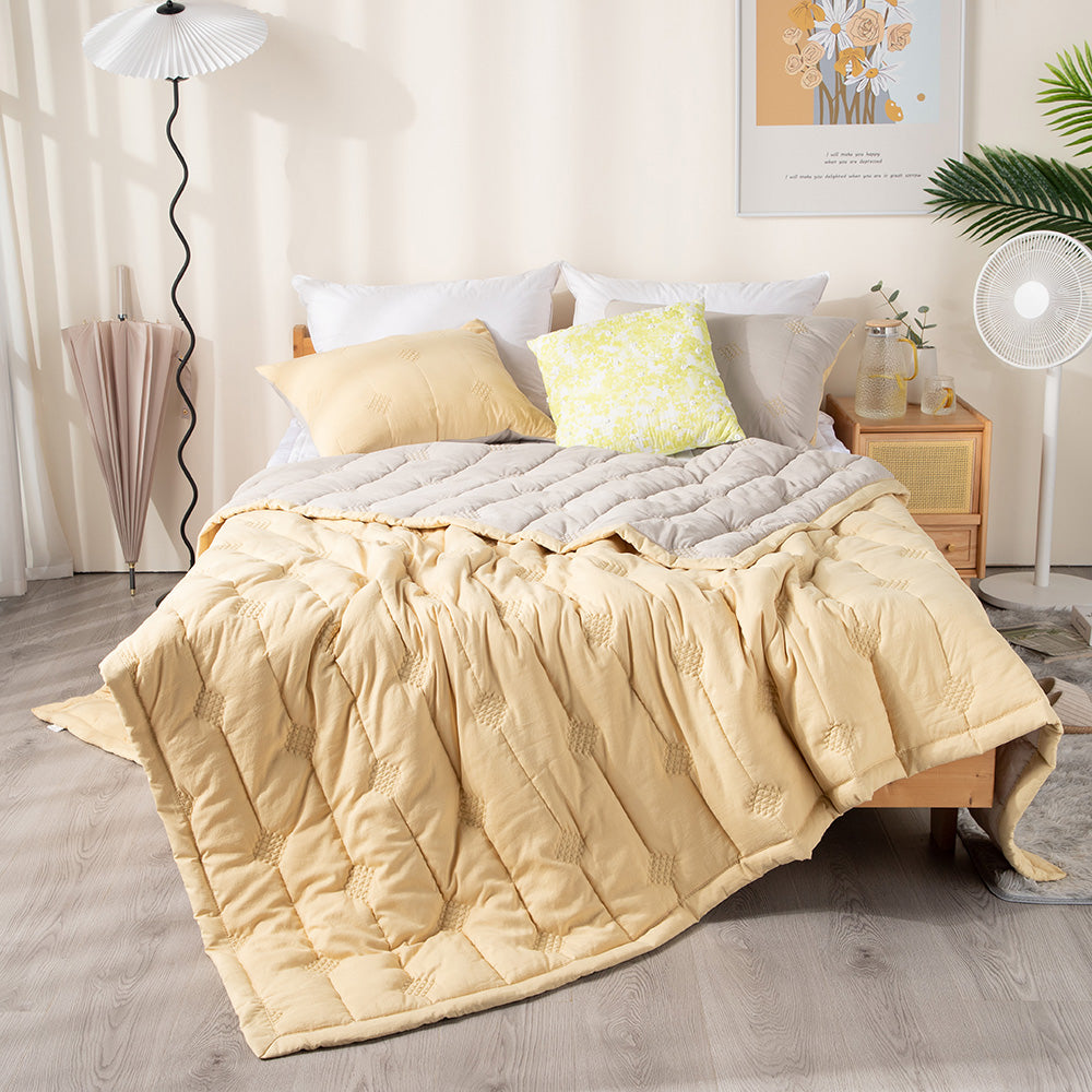 Kasentex Ultra Soft Lightweight All Season Quilt Bedspread Set, Room Decor, Graduation Gifts