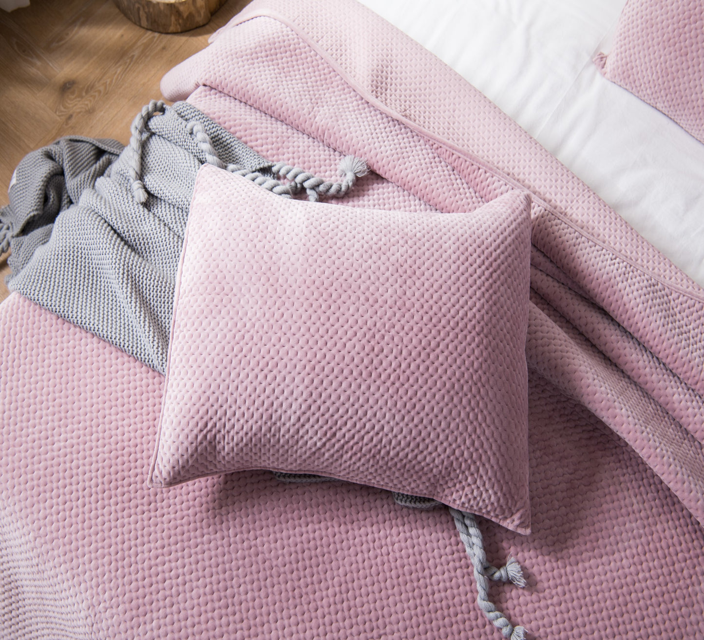 Cozy Velveteen Bedspread With Shams