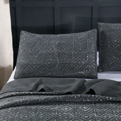 Kasentex Cozy Stonewashed Quilt Set, Navy Blue and White