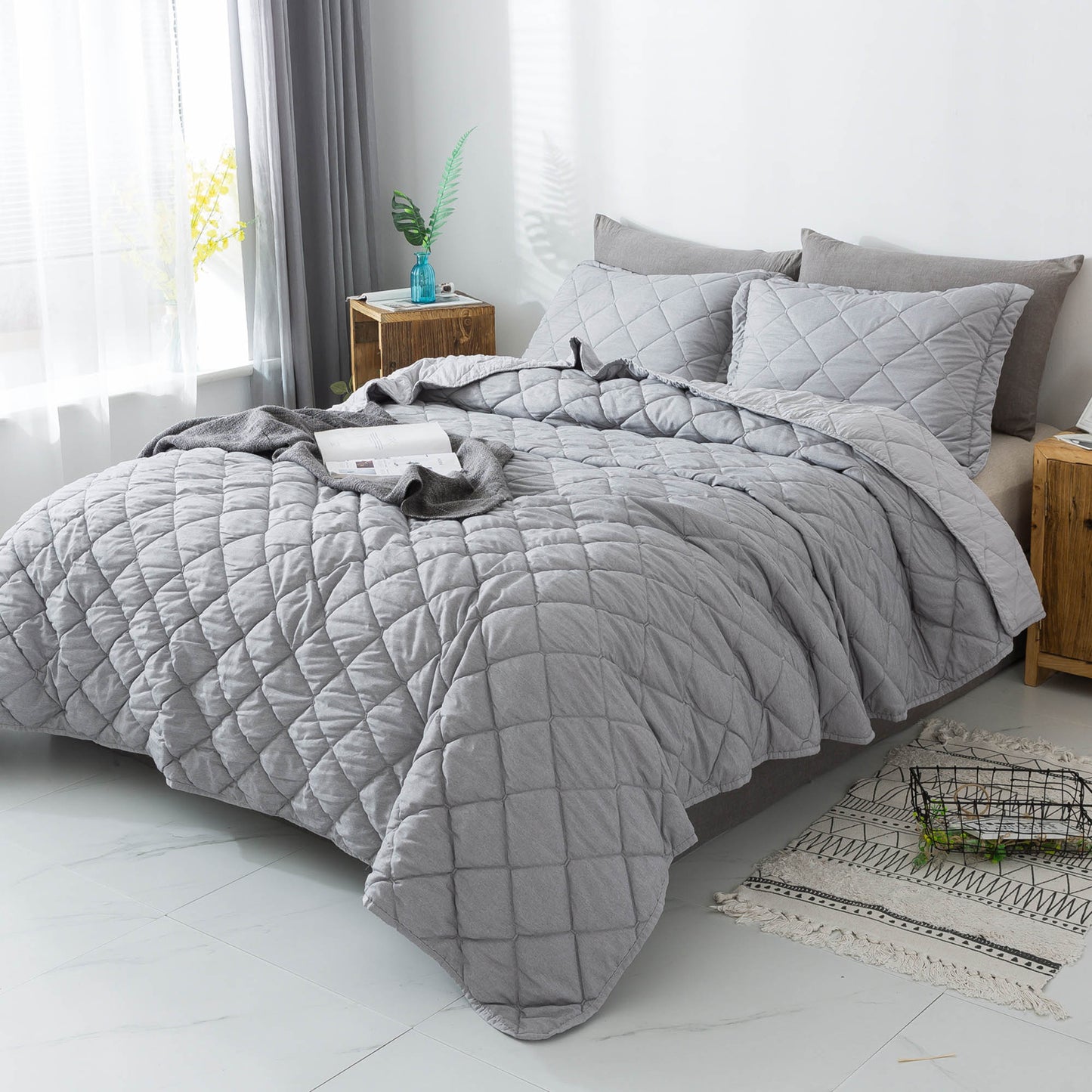 Kasentex Luxury Soft  Prewashed Technique Quilt Set with Box and Stripe Design, Reversible with Shams - Kasentex