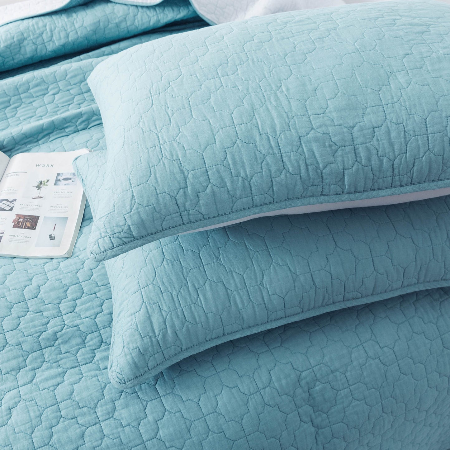 Soft Coastal Design Bedspread Set