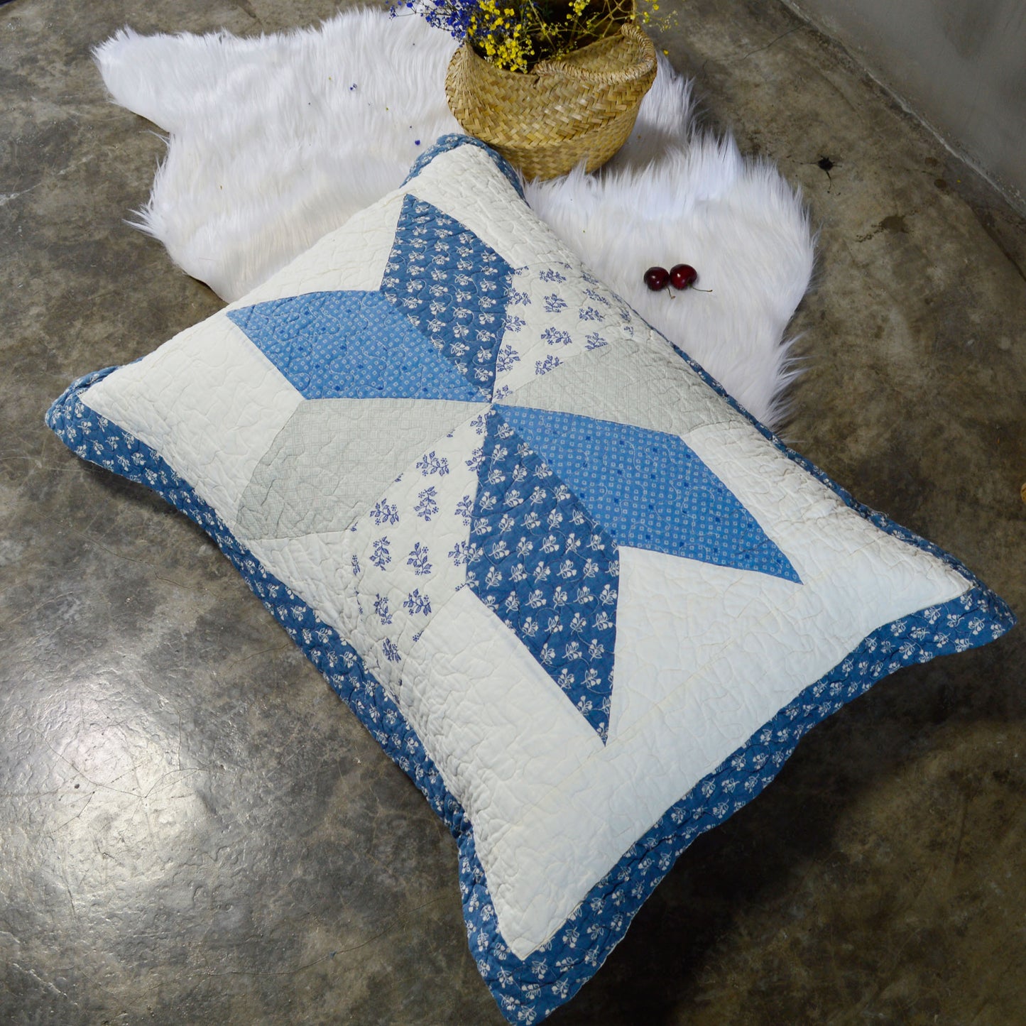 Diamond Motif Blue/Ivory Quilt Pillow Sham