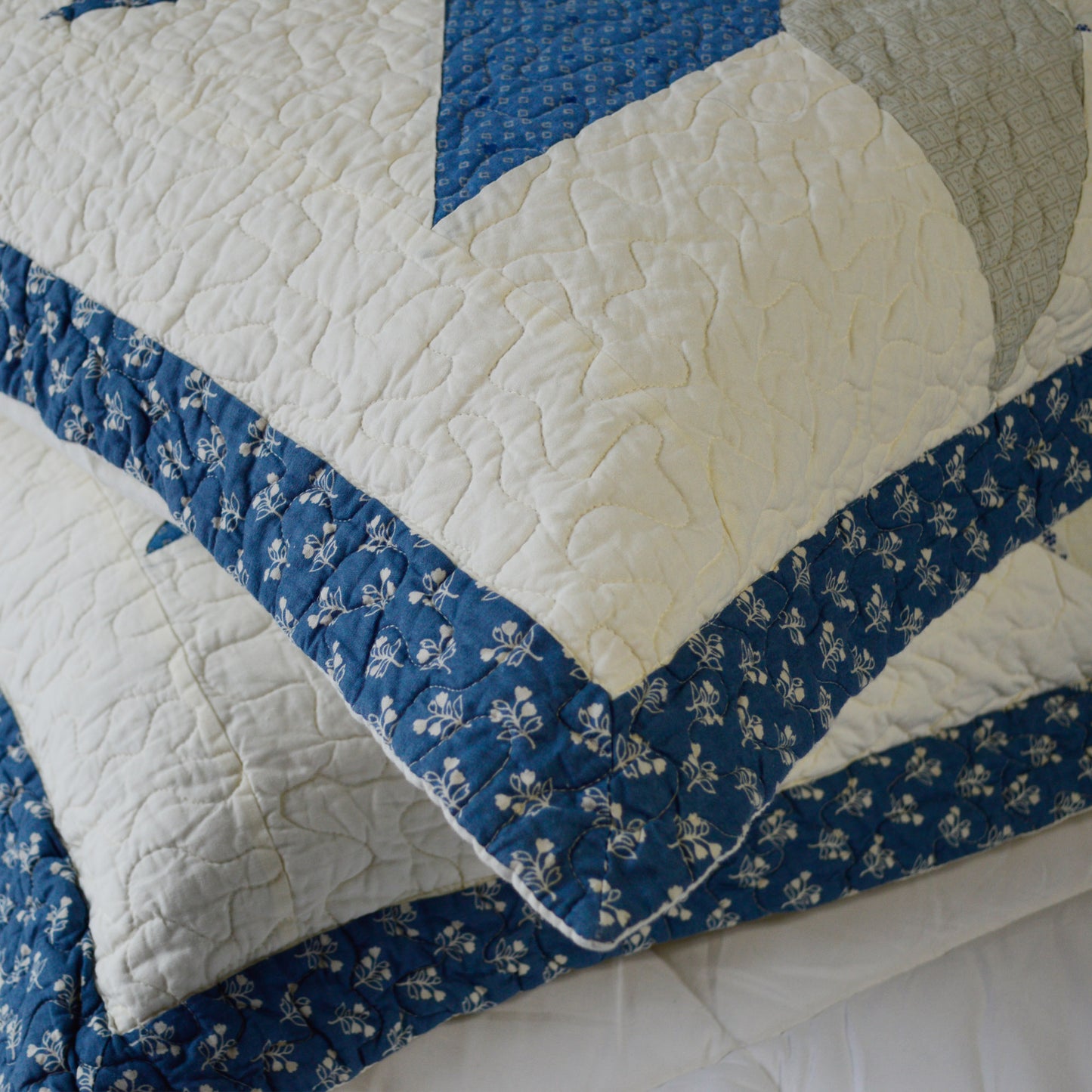 Diamond Motif Blue/Ivory Quilt Pillow Sham