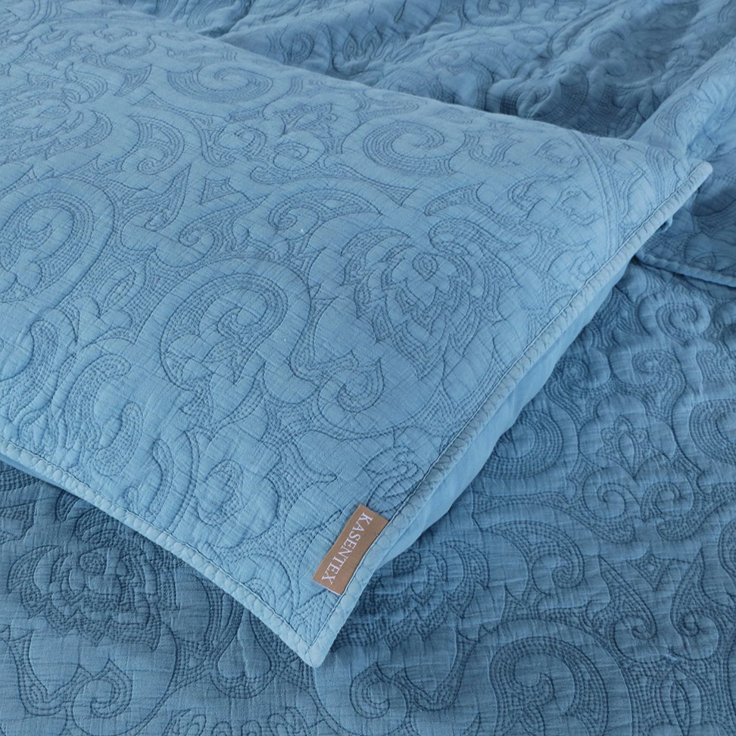 Soft Stone-Washed Floral Design Quilt Set