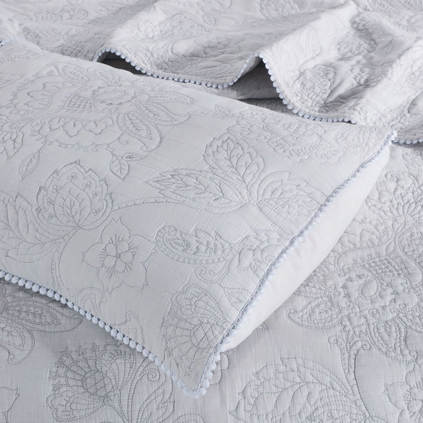 Soft Stone-Washed Floral Design Quilt Set